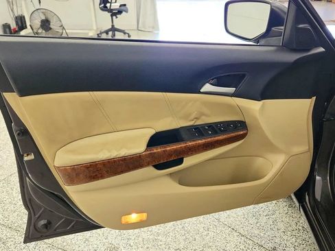 Used 2011 Honda Accord EX-L image 23