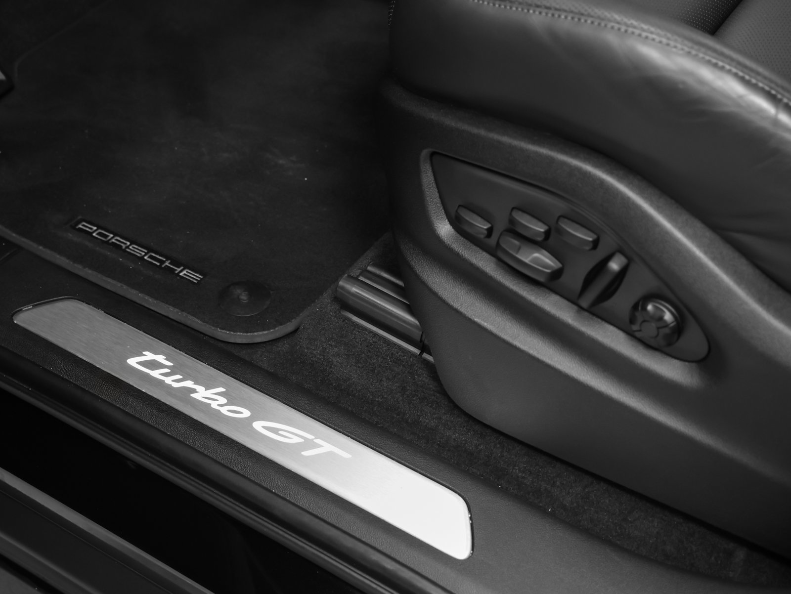 Certified 2024 Porsche Cayenne Turbo GT AWD/4WD image 34