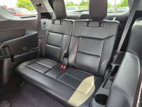 Used 2022 Ford Explorer XLT image 23