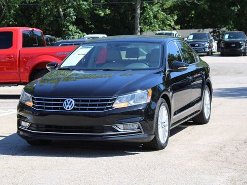 Used 2016 Volkswagen Passat 1.8T SE FWD image 3