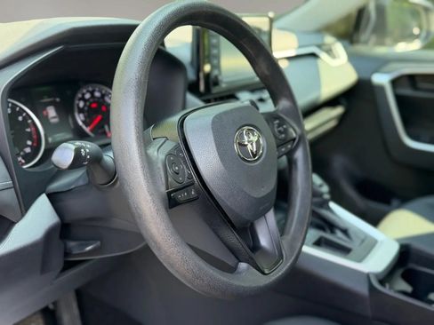 Used 2021 Toyota RAV4 LE FWD image 8