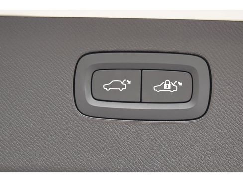 Used 2023 Volvo XC90 B5 Core w/ Protection Package Premier image 25