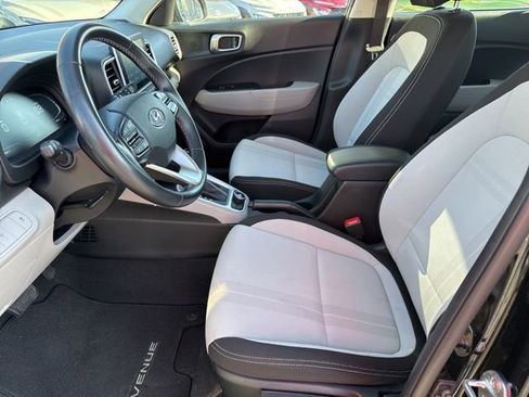 Certified 2023 Hyundai Venue SEL image 20