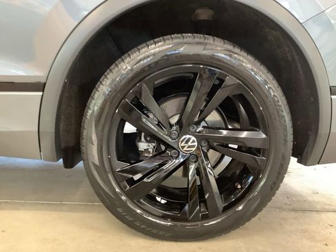 Used 2023 Volkswagen Tiguan SE R-Line AWD/4WD image 23
