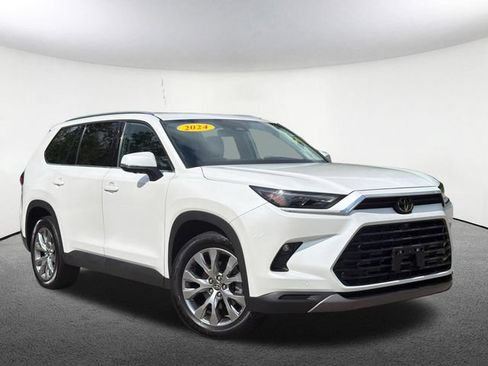Certified 2024 Toyota Grand Highlander AWD image 2