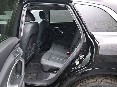 Used 2025 Audi Q5 Premium w/ Convenience Package AWD/4WD image 11