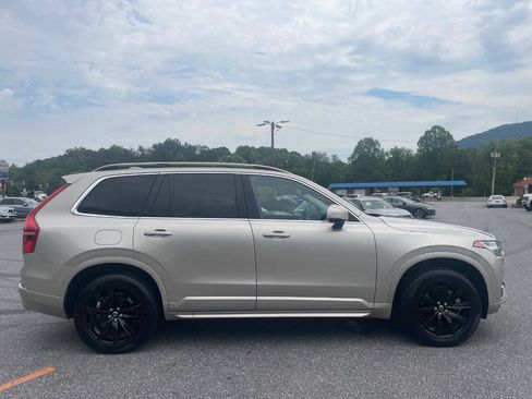 Used 2018 Volvo XC90 T6 Momentum w/ Momentum Plus Package AWD/4WD image 7