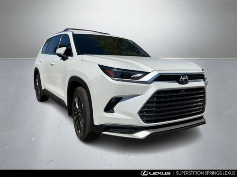 Used 2024 Toyota Grand Highlander AWD Hybrid image 2