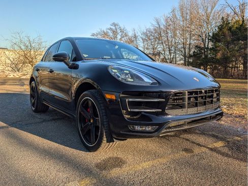 Used 2018 Porsche Macan Turbo AWD/4WD image 3