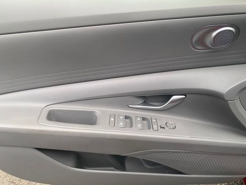 Used 2024 Hyundai Elantra SEL FWD image 13