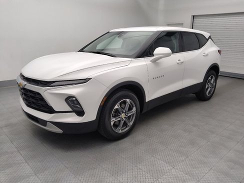 Used 2024 Chevrolet Blazer LT FWD image 2