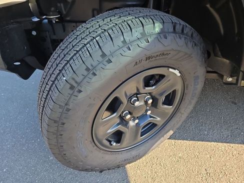 Used 2025 Jeep Wrangler Sport image 43