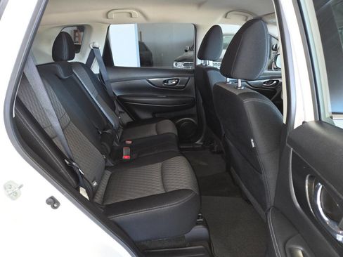 Used 2017 Nissan Rogue SV AWD/4WD image 23
