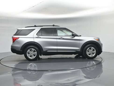 Certified 2021 Ford Explorer XLT w/ Equipment Group 202A AWD/4WD image 32