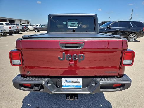 Used 2021 Jeep Gladiator Sport AWD/4WD image 6