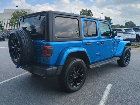 Used 2023 Jeep Wrangler Unlimited Sahara w/ Cold Weather Group AWD/4WD image 4
