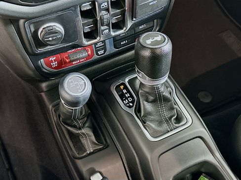 Used 2024 Jeep Wrangler Unlimited Rubicon 4xe AWD/4WD image 24