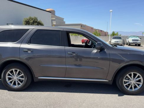 Used 2018 Dodge Durango SXT w/ 3rd Row Seating Group RWD image 3