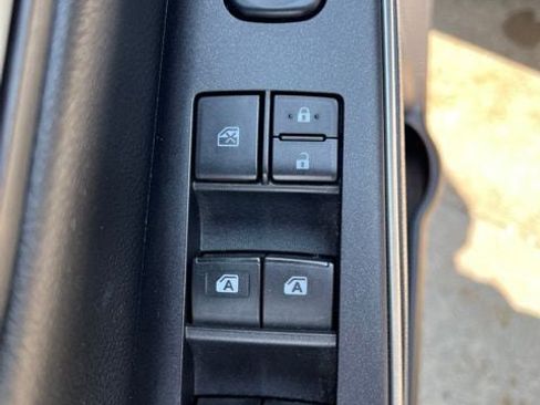 Used 2015 Toyota Camry XLE w/ Advanced Technology Package FWD image 16