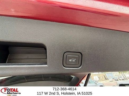 Used 2025 Chevrolet Traverse LT AWD/4WD image 15