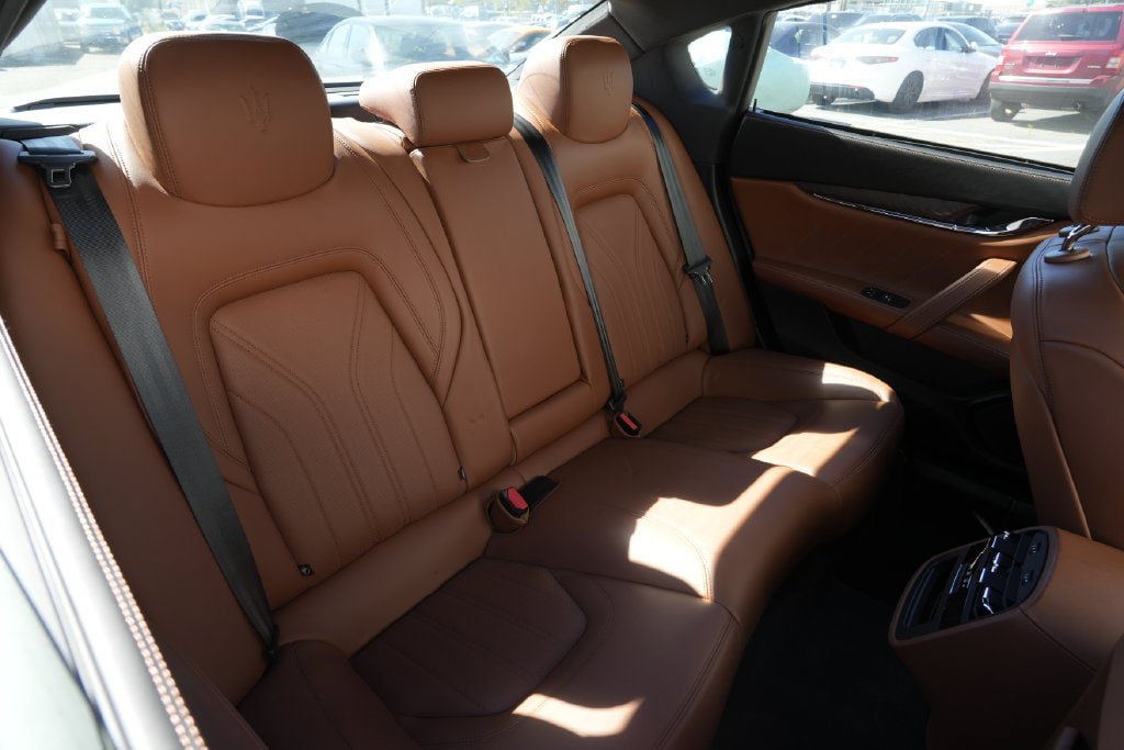 Used 2021 Maserati Quattroporte S Q4 AWD/4WD image 28
