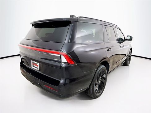 Used 2025 Lincoln Navigator Reserve w/ Jet Appearance Package image 7