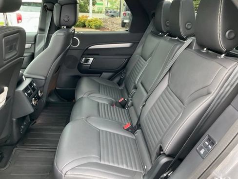 Used 2025 Land Rover Discovery Dynamic SE AWD/4WD image 18