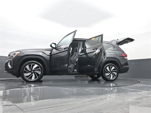 Used 2024 Volkswagen Atlas SE image 36