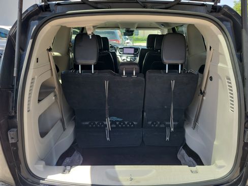 Used 2022 Chrysler Pacifica Touring-L FWD image 8