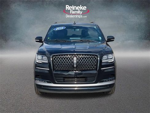 Used 2022 Lincoln Navigator 4WD image 2