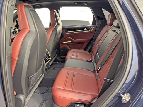 Used 2025 Porsche Cayenne Turbo image 47