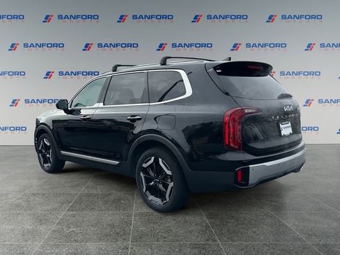 Used 2023 Kia Telluride S image 3