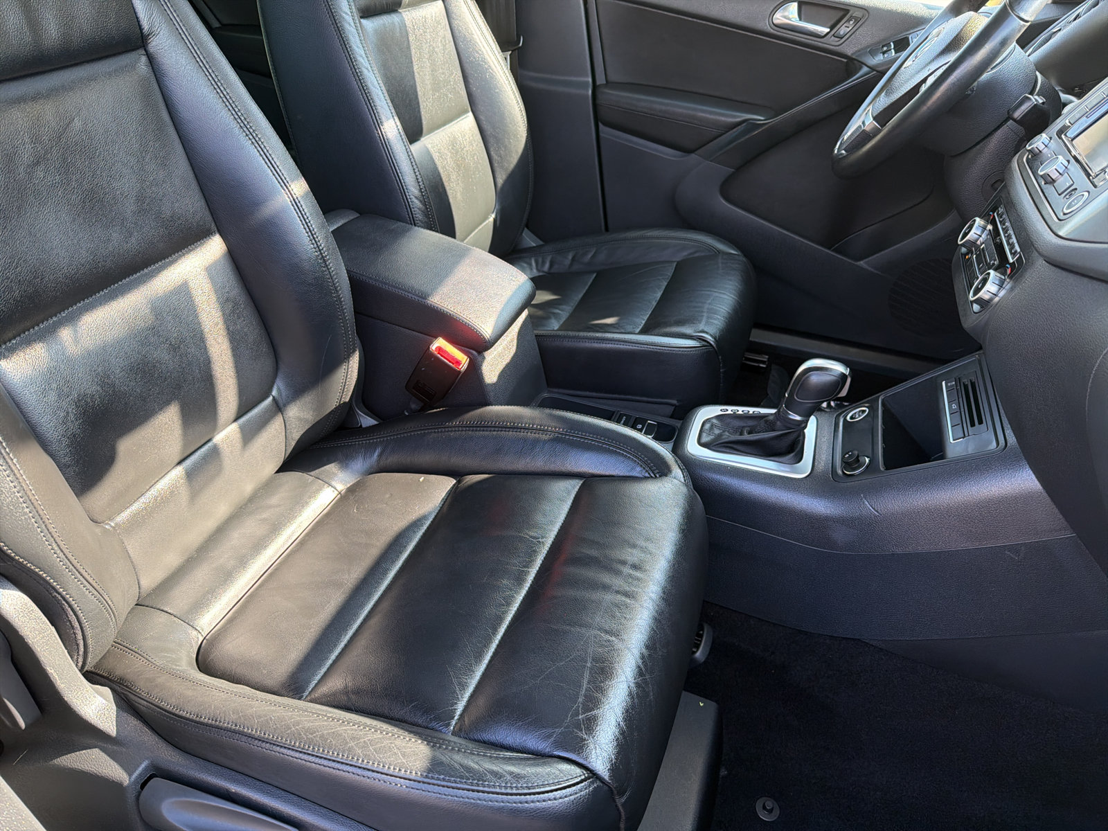 Used 2011 Volkswagen Tiguan SEL AWD/4WD image 19