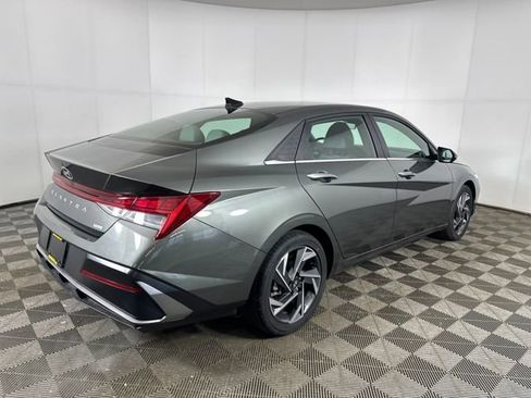 Certified 2025 Hyundai Elantra Limited image 20