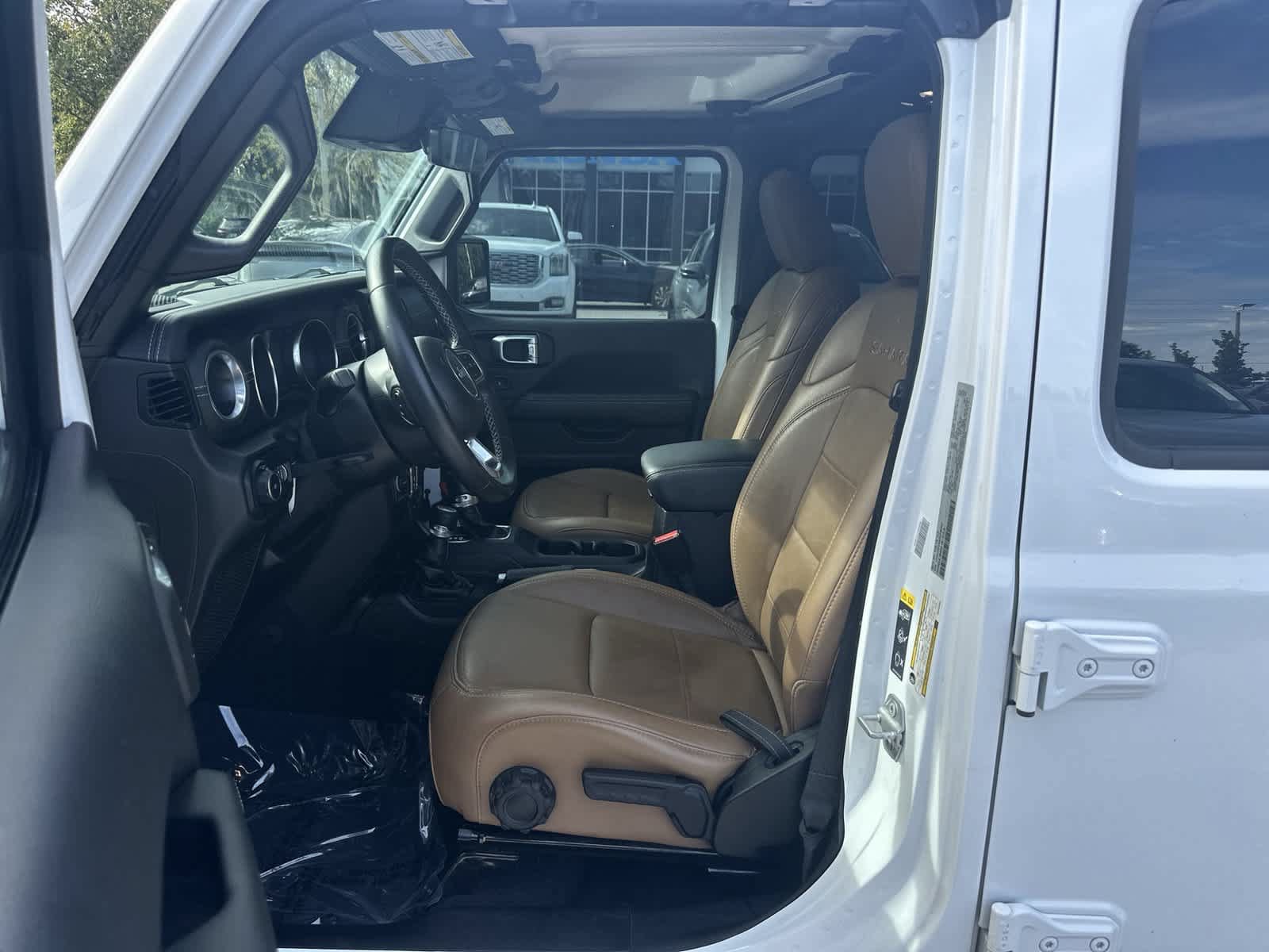 Used 2021 Jeep Wrangler Unlimited Sahara AWD/4WD image 2