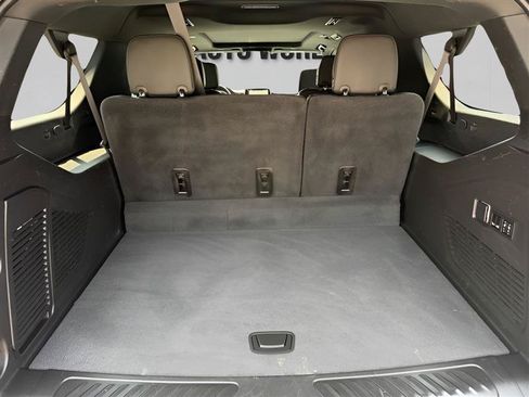 Used 2022 Chevrolet Suburban LT w/ LT Signature Package RWD image 18