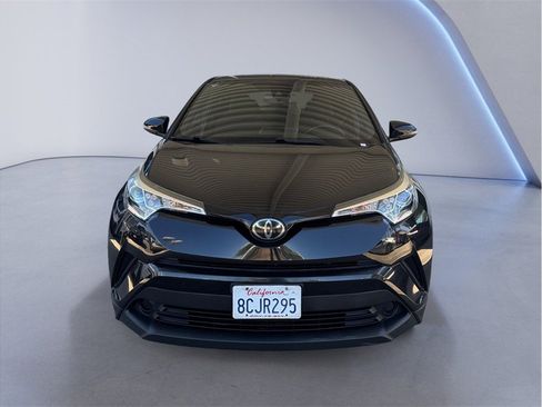 Used 2018 Toyota C-HR XLE FWD image 2