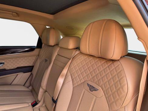 Used 2022 Bentley Bentayga image 32