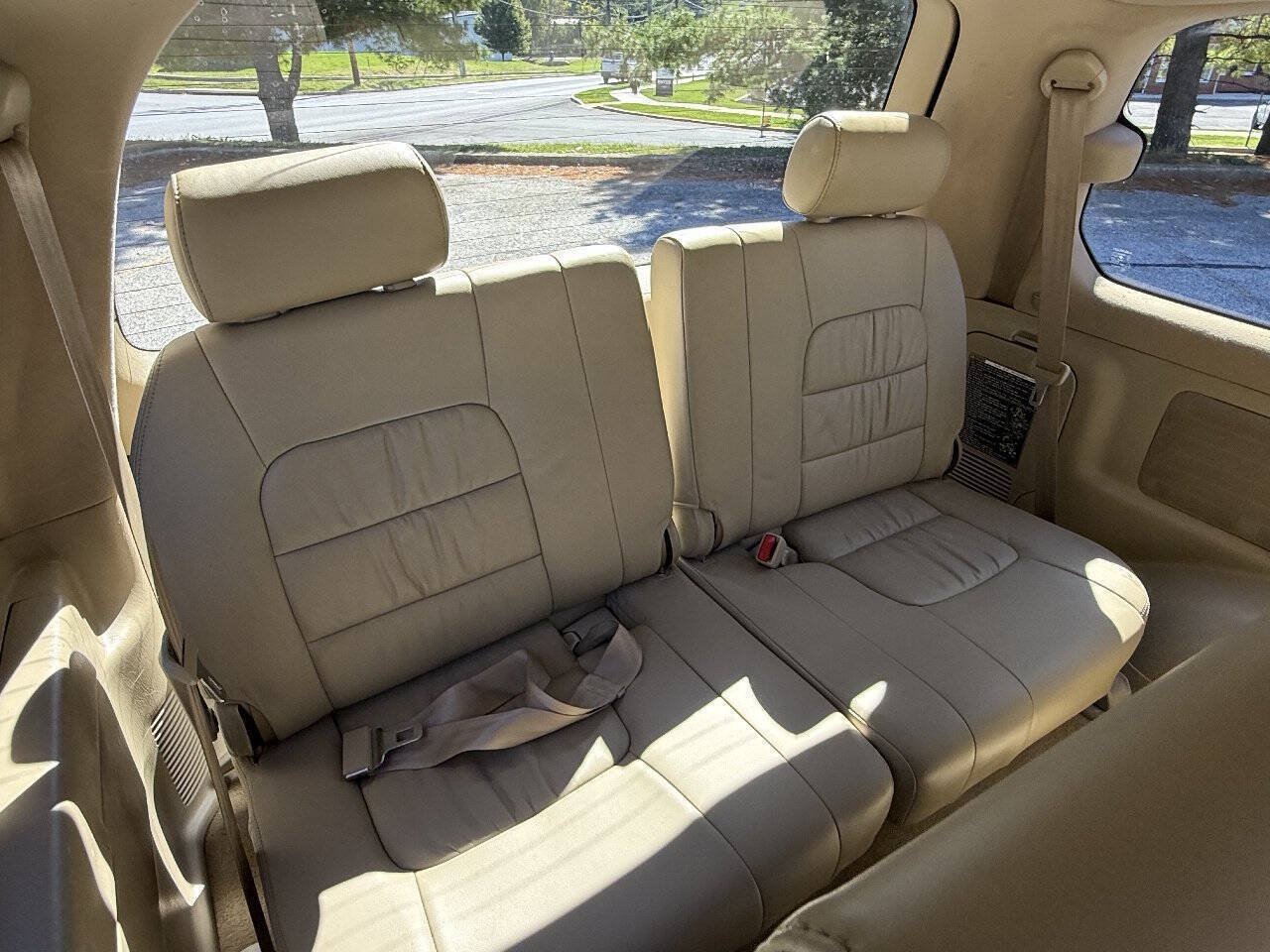 Used 2005 Lexus LX 470 4WD w/ Preferred Accessory Pkg image 55