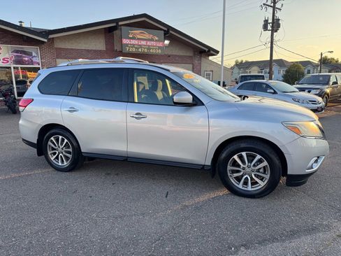 Used 2015 Nissan Pathfinder SV image 9