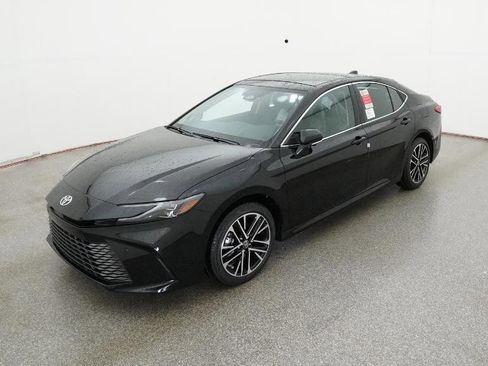 Used 2026 Toyota Camry XLE AWD/4WD image 1