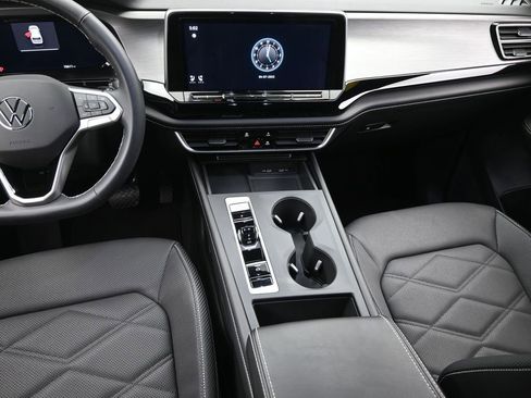 Used 2024 Volkswagen Atlas Cross Sport SE image 14