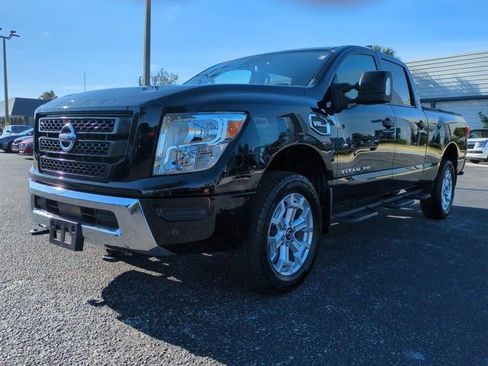 Certified 2022 Nissan Titan SV w/ SV Convenience Package AWD/4WD image 9