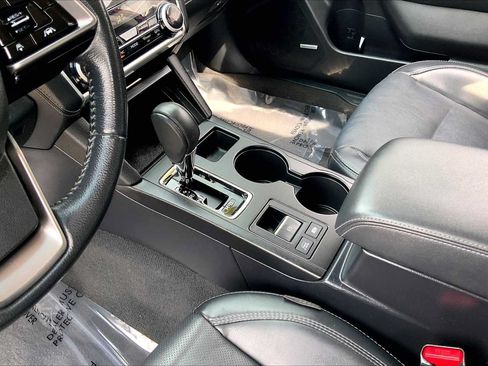 Used 2019 Subaru Outback 2.5i Limited AWD/4WD image 17
