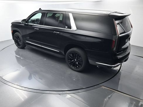 Used 2024 Cadillac Escalade ESV Premium Luxury RWD image 30