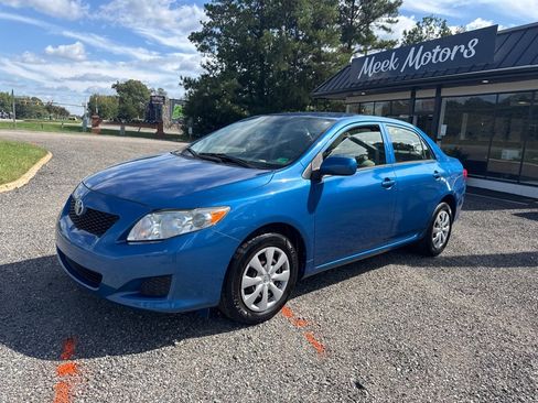 Used 2010 Toyota Corolla LE image 1
