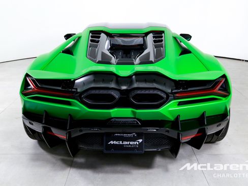 Used 2024 Lamborghini Revuelto image 8