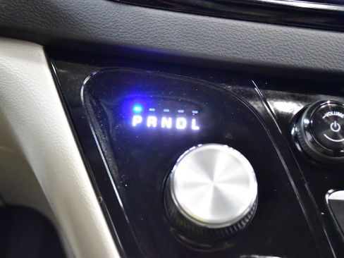 Used 2024 Chrysler Pacifica Touring-L FWD image 30