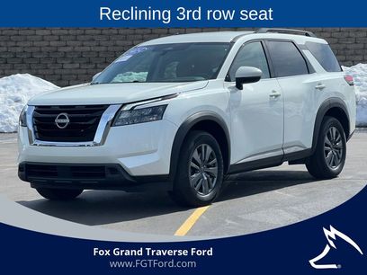Used 2024 Nissan Pathfinder SV