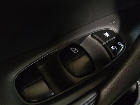 Used 2019 Nissan Rogue S image 27